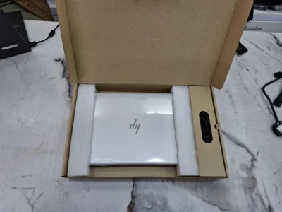 Hp 830g5 8th gen Core i7 8gb 256ssd Refurbished box