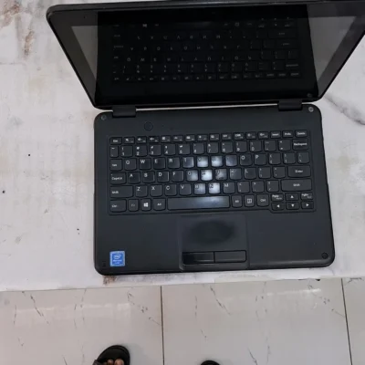 Lenovo yoga 300e X360 Celeron 4gb 128ssd