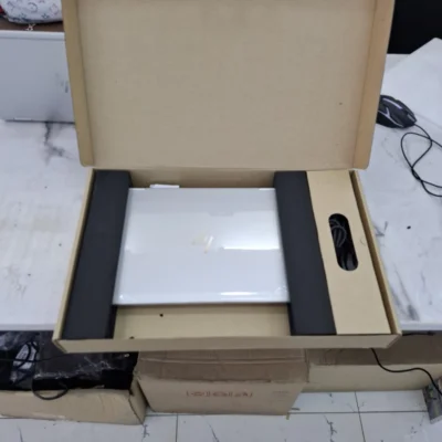 Hp EliteBook 1030g4 8th gen x360 Core i7 8gb 256ssd Refurbished box