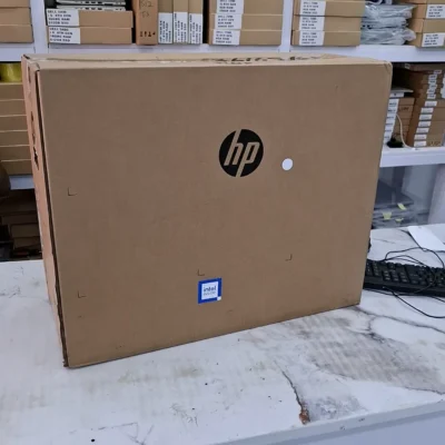 Hp All In One 24" 12th gen Core i5 8gb 512ssd non touch white color