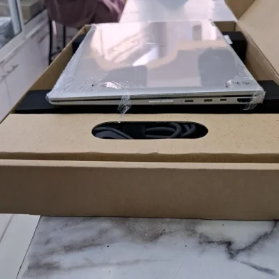 Hp EliteBook 1030g4 8th gen x360 Core i7 8gb 256ssd Refurbished box